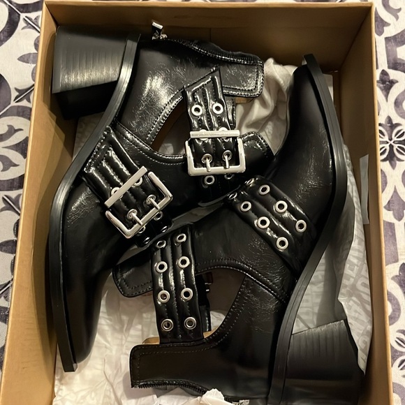 New Steve Madden booties black 8 - Picture 2 of 6